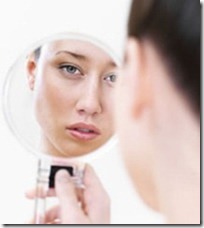 woman-looking-in-mirror_thumb